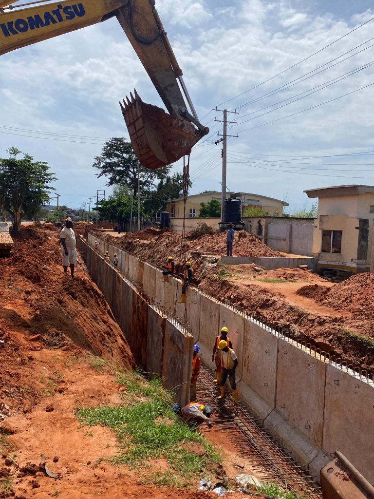 Placing of precast walls at CH0+250 for 2.2x2m sewer